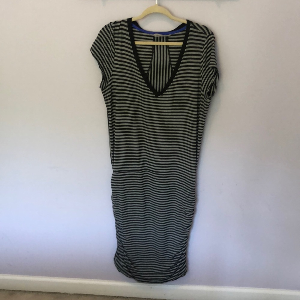 Athleta Short Sleeved Gray White Stripped  dress